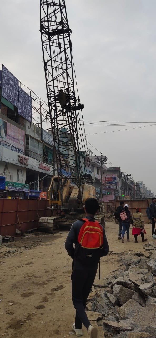 Crane crashed into high-tension line, worker dead