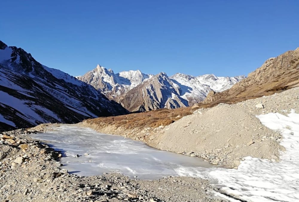Uttarakhand Weather Latest News : Indian army Soldiers Doing Duty in Minus 12 Degree Temperature on China Border