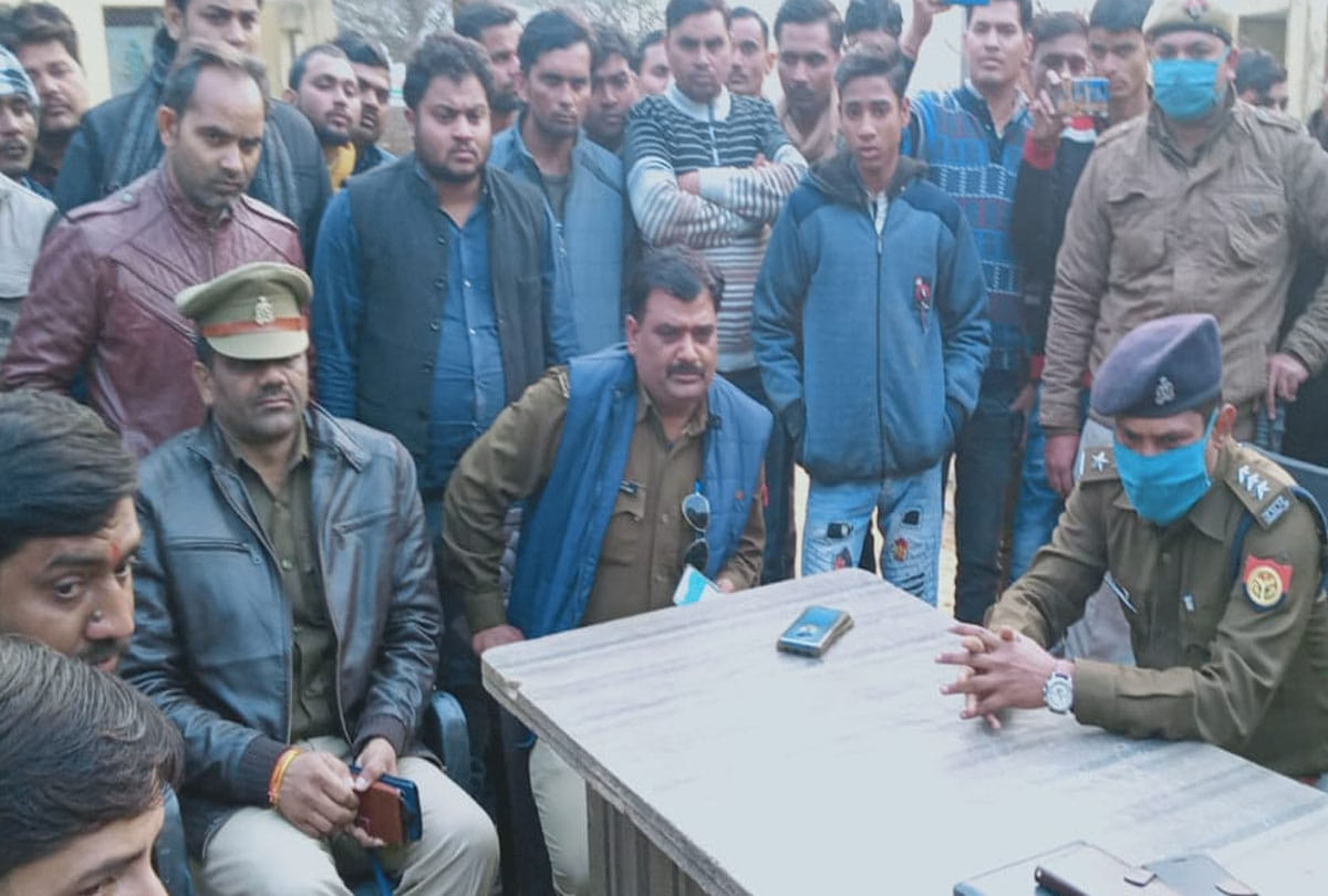 Inspector beat ambulance driver in farrukhabad