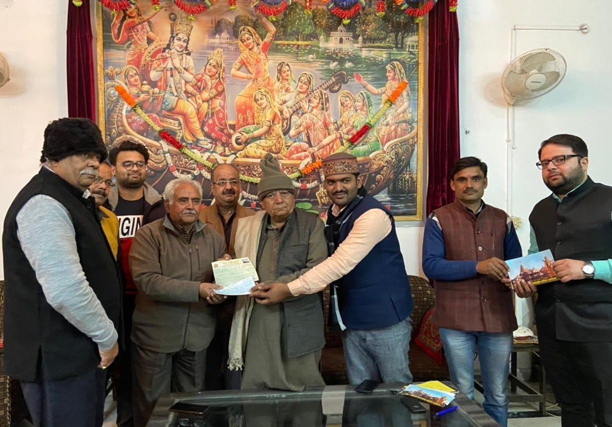 Check of one lakh one thousand given to Shri Ram temple