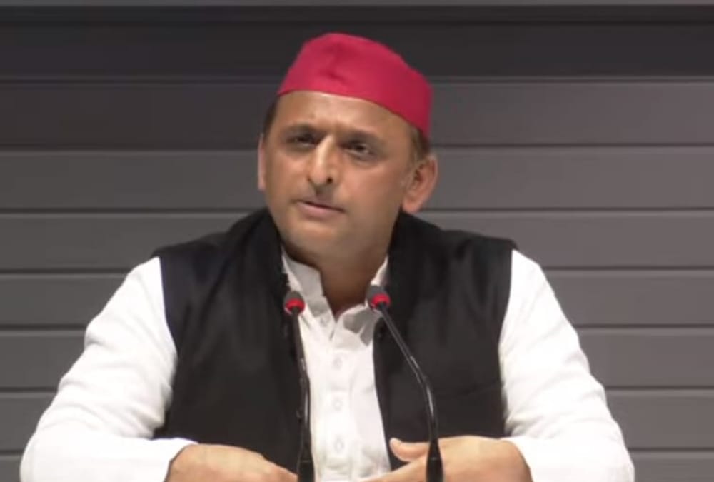 Akhilesh Yadav and opposition leaders speak about Hathras and eve teasing case.