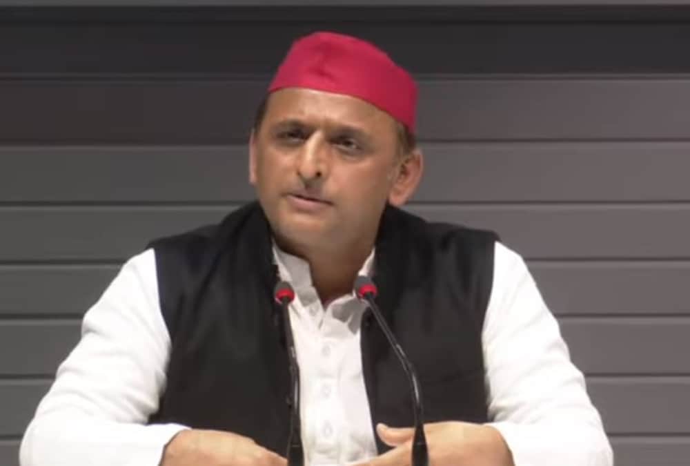 Uttarakhand Chamoli News : woman save life of 25 people with son, akhilesh yadav will give five lakh rupees