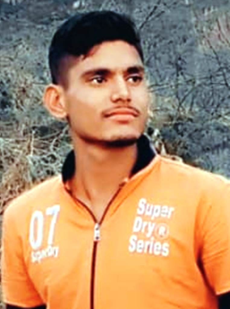 young dead in road accident in shikohabad