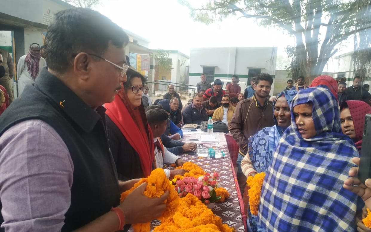 Villagers demand the way in MLA's chaupal