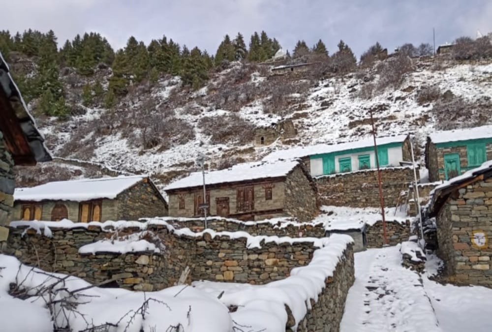 Uttarakhand Weather Latest News : Indian army Soldiers Doing Duty in Minus 12 Degree Temperature on China Border