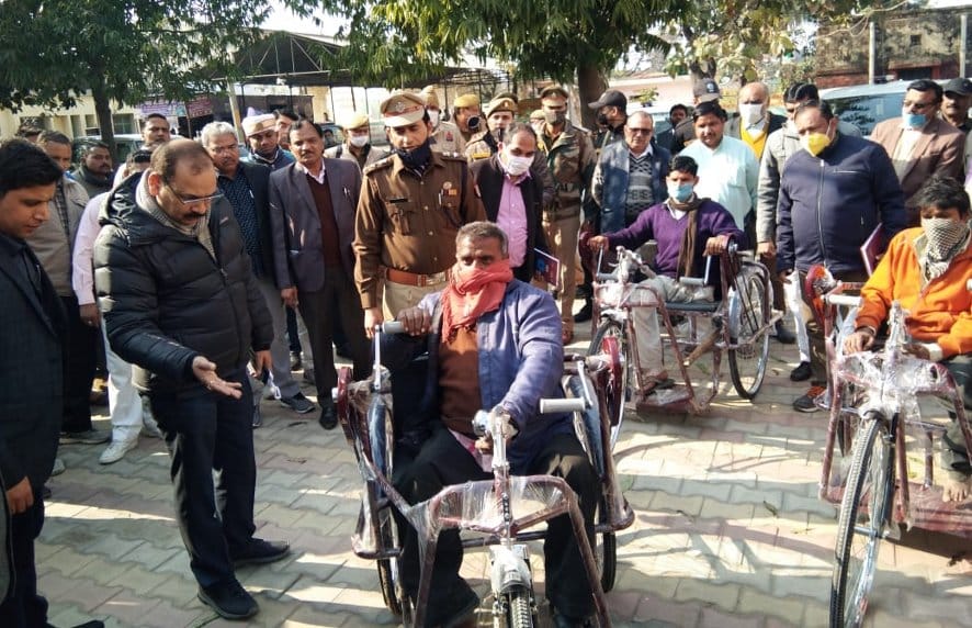 DM distributed tri-cycle to four Divyang