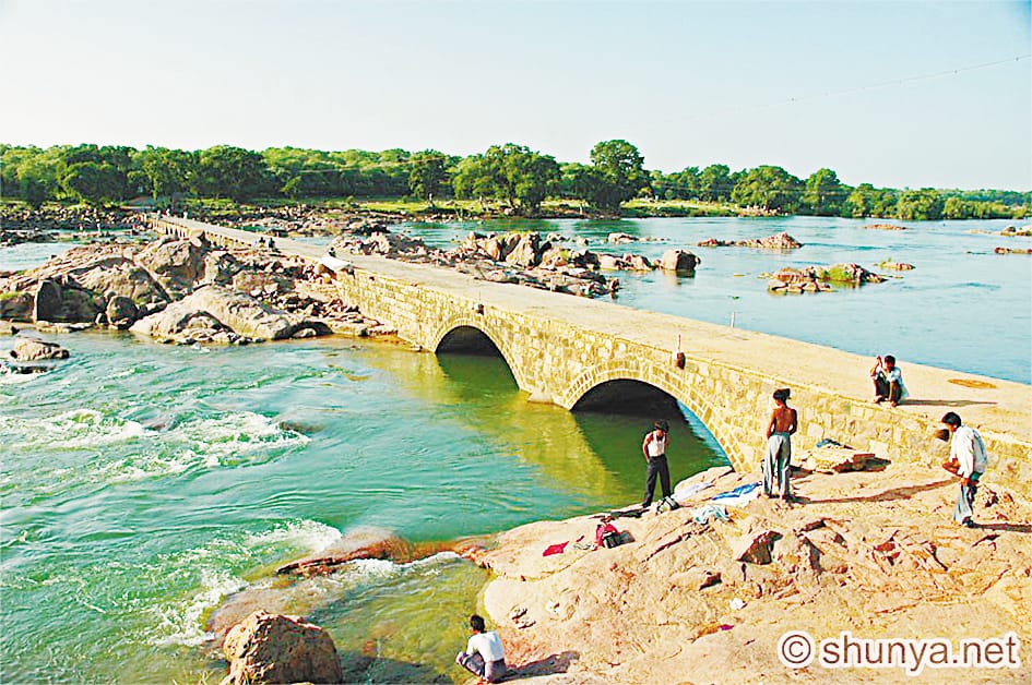 three gram panchayat notice for low progress in mnrega