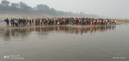 full of passengers boat women and men drowned in Ganga in mirzapur up