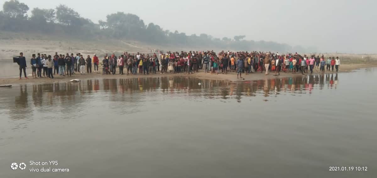mirzapur boat accident: boat drowned with 18 people in ganga men and women and girls were aboard