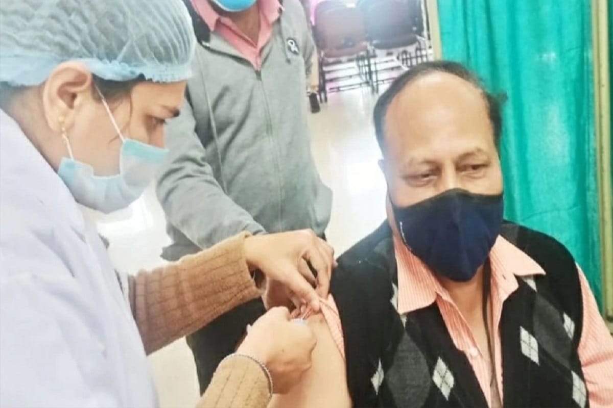 The famous doctor Yogesh of Dewas found corona positive