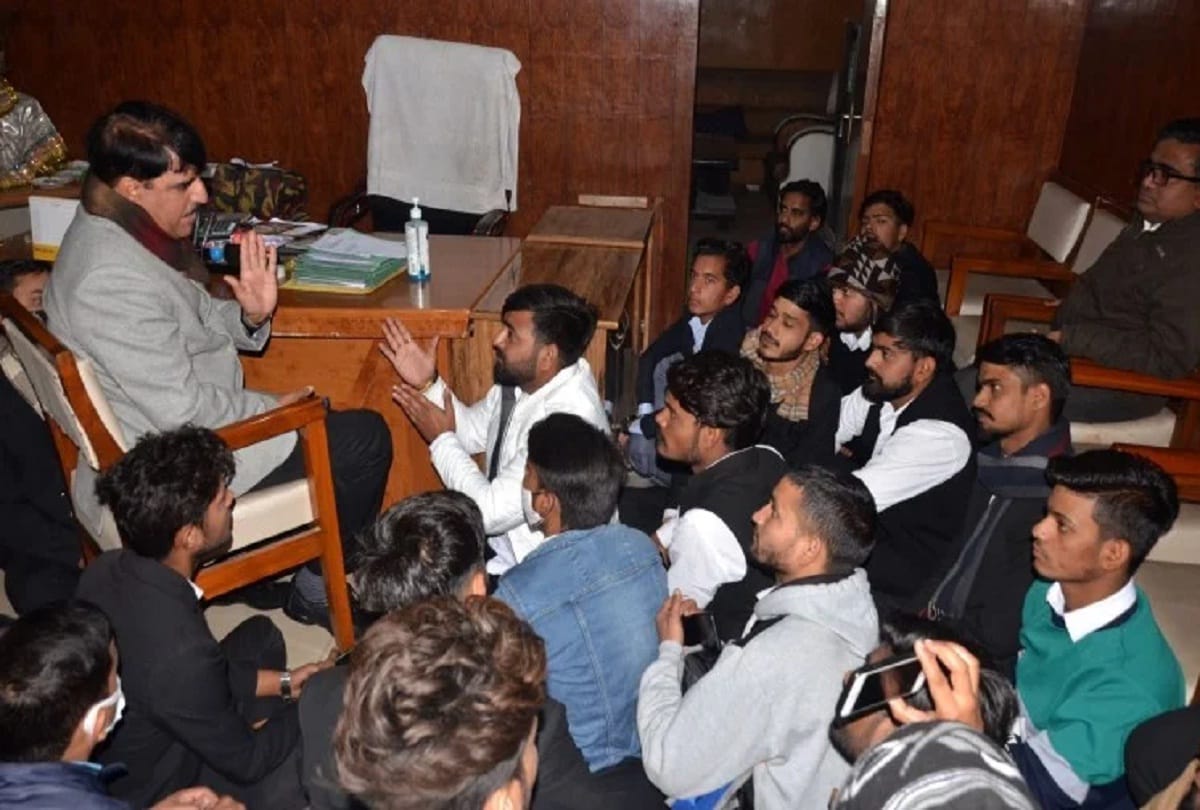 Principal office occupied by law students for five hours