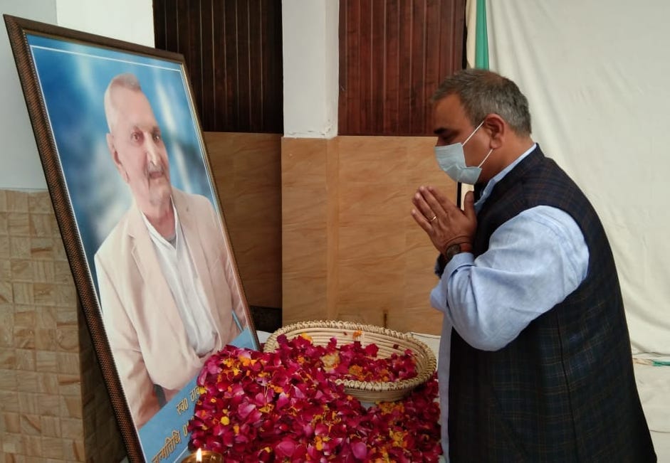 Several leaders including the minister in charge paid tribute to Ranveer Singh