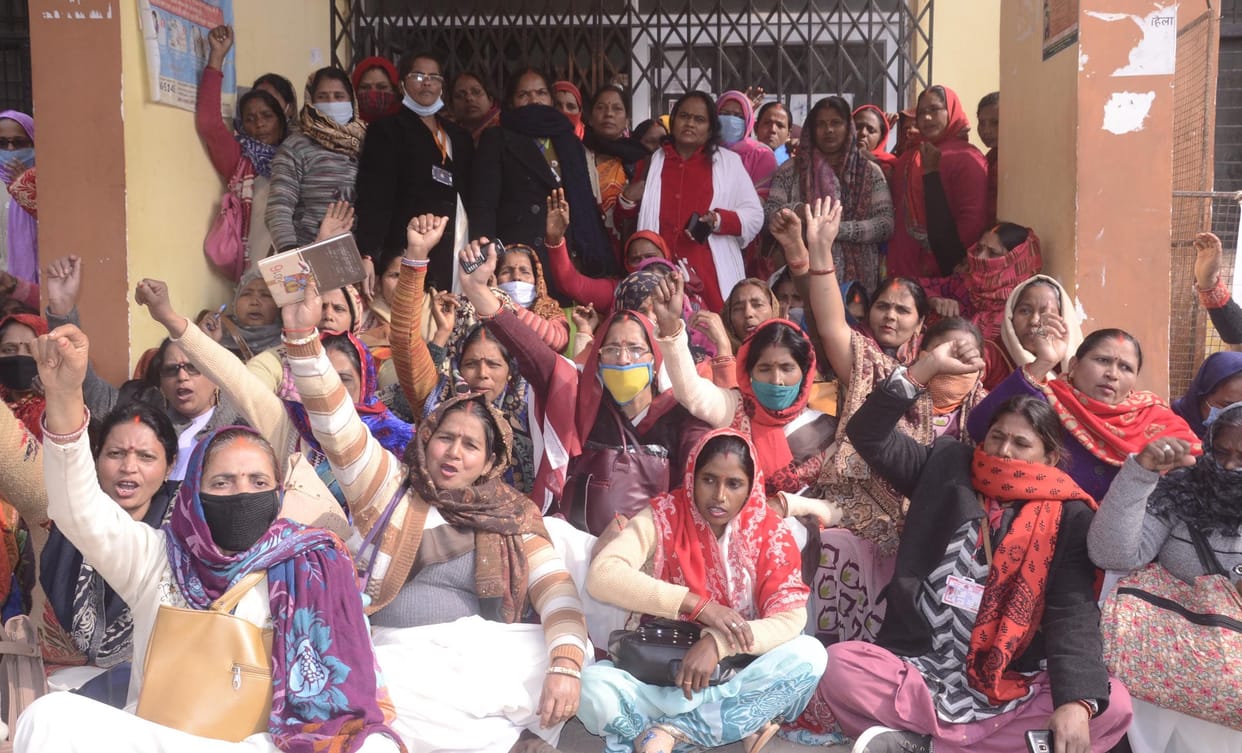ASHA worker locked the gate of CMO office