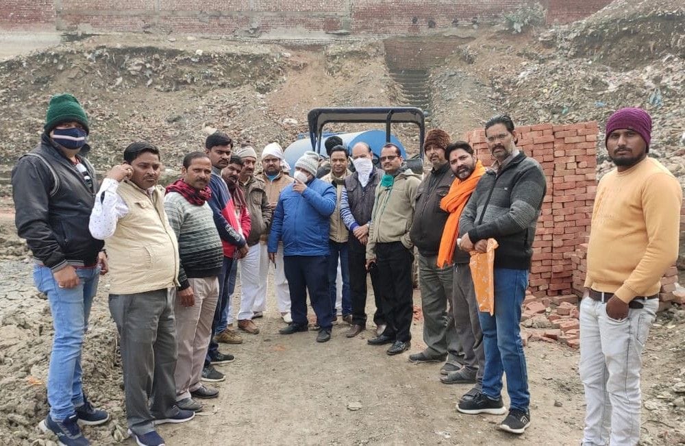 Hathras: Councilors expressed displeasure over the slow pace of beautification of the pond