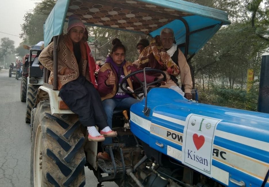 Women's drive tractor and reached at protest place
