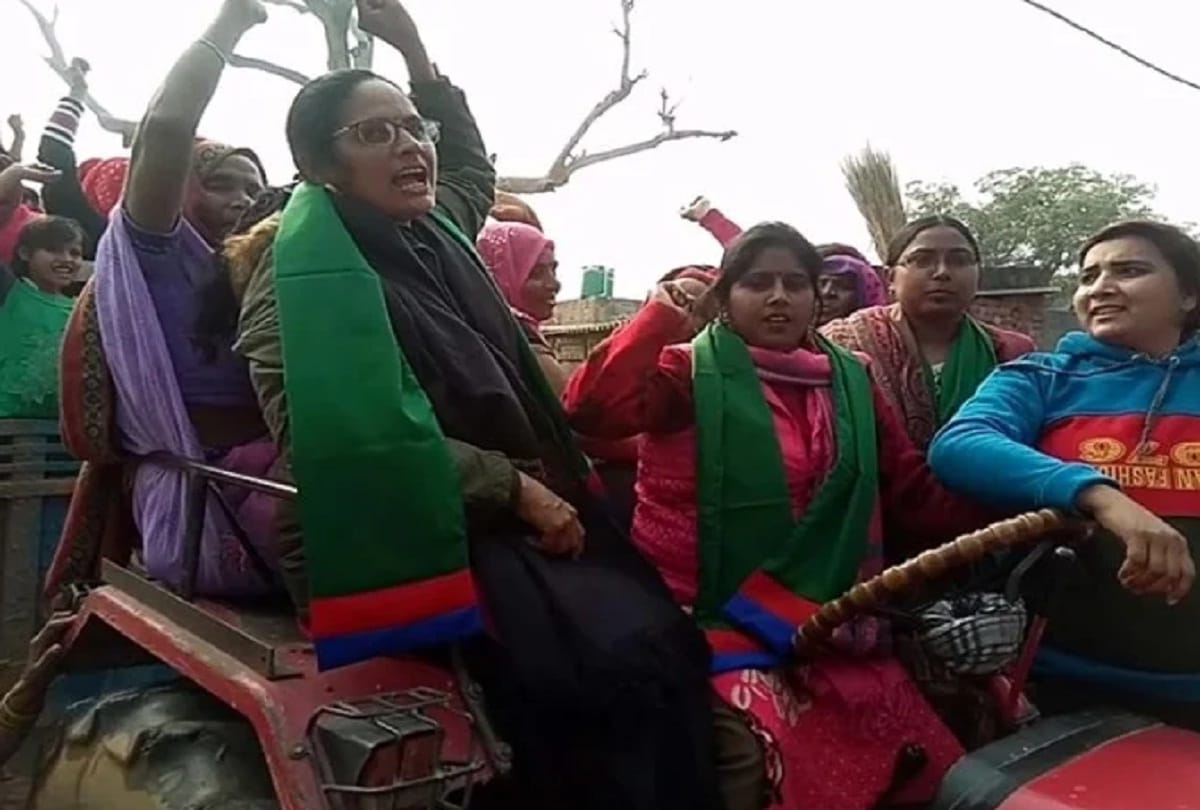 Women farmers rehearsed tractor parade