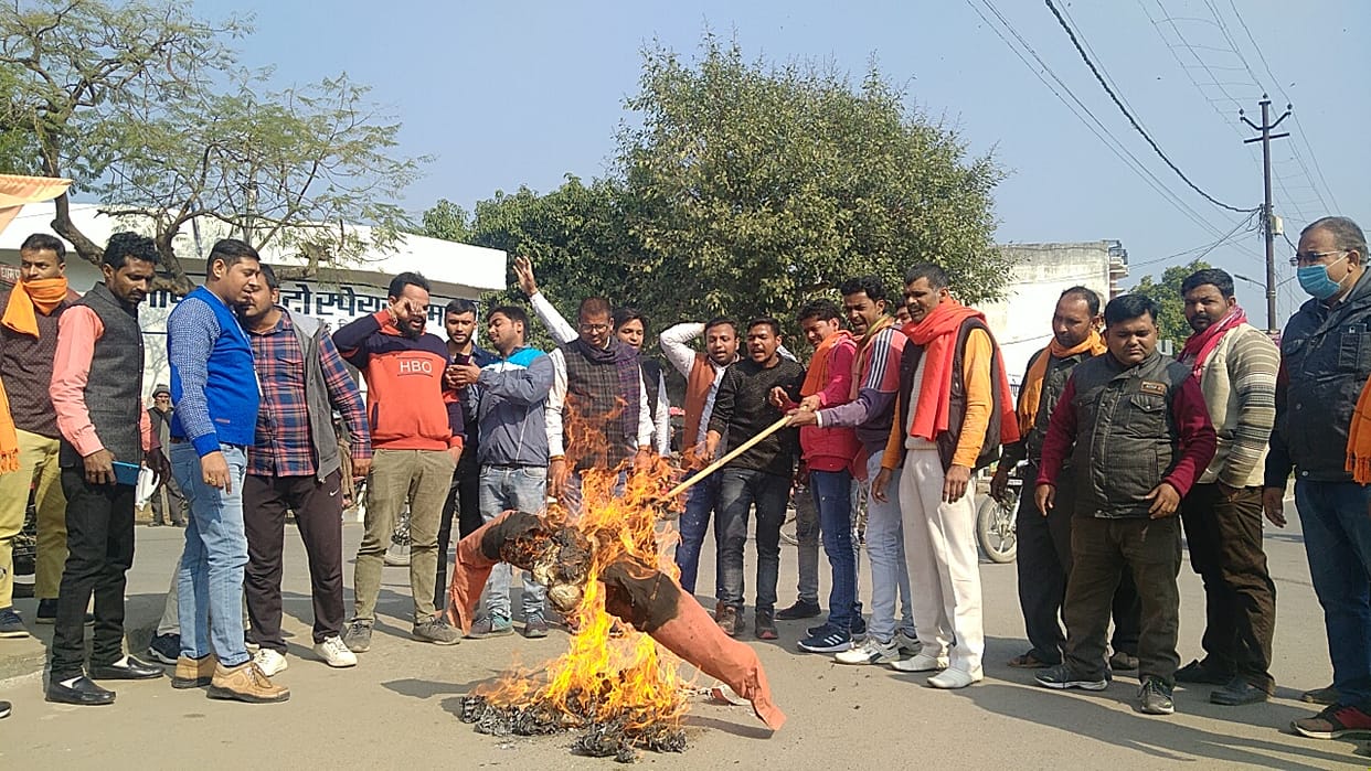 The effigy of the director of the movie Tandava