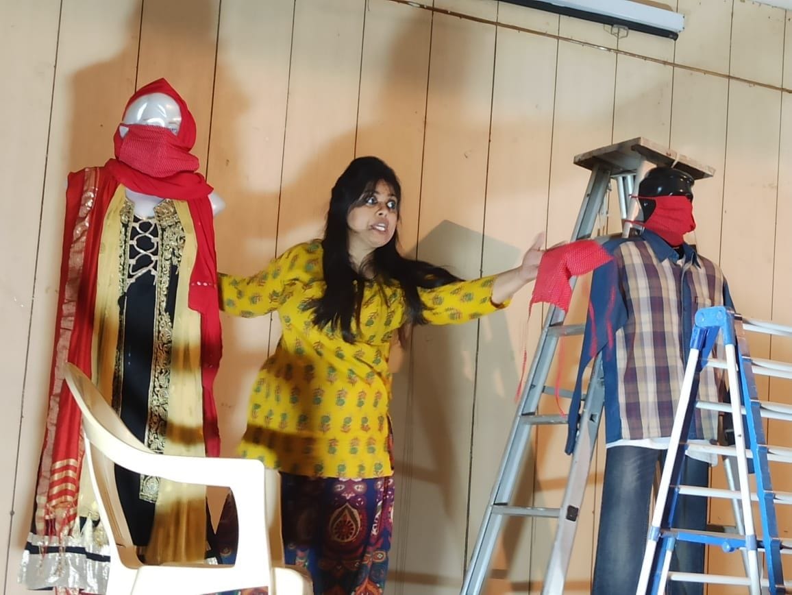 The horrific form of epidemic shown through the play of puppets in the hope of Bengali drama morning