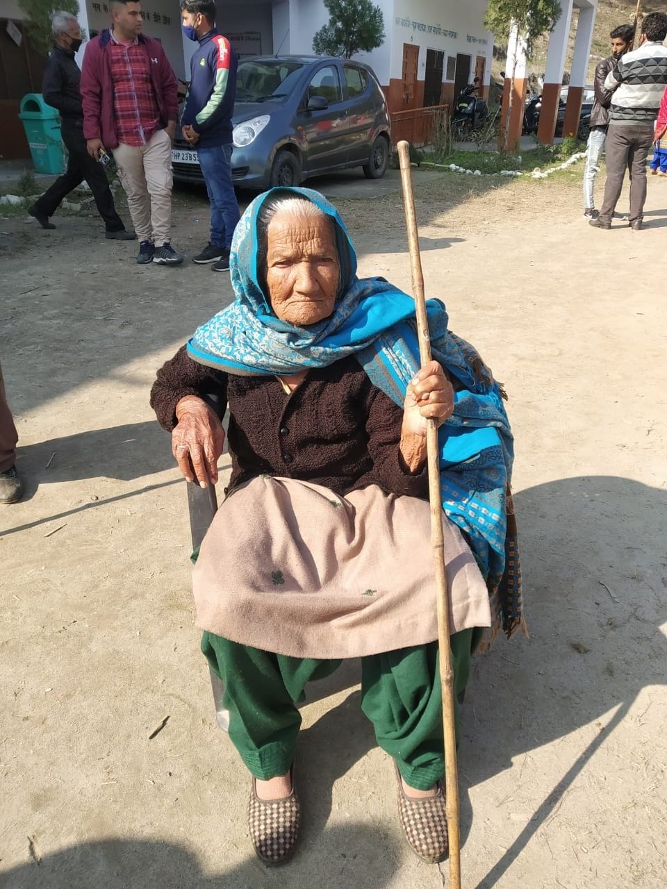 Youths, elders voted enthusiastically in hamirpur