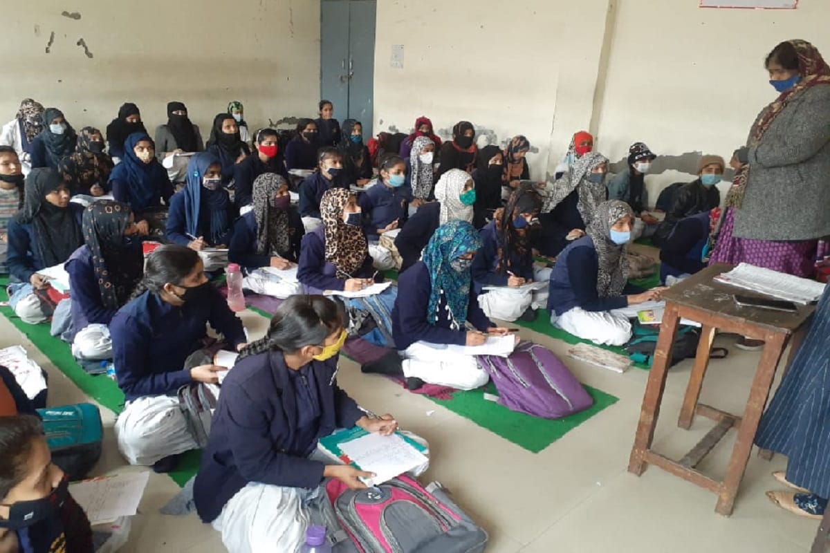 Meerut News: Daughters studying on sack for five years