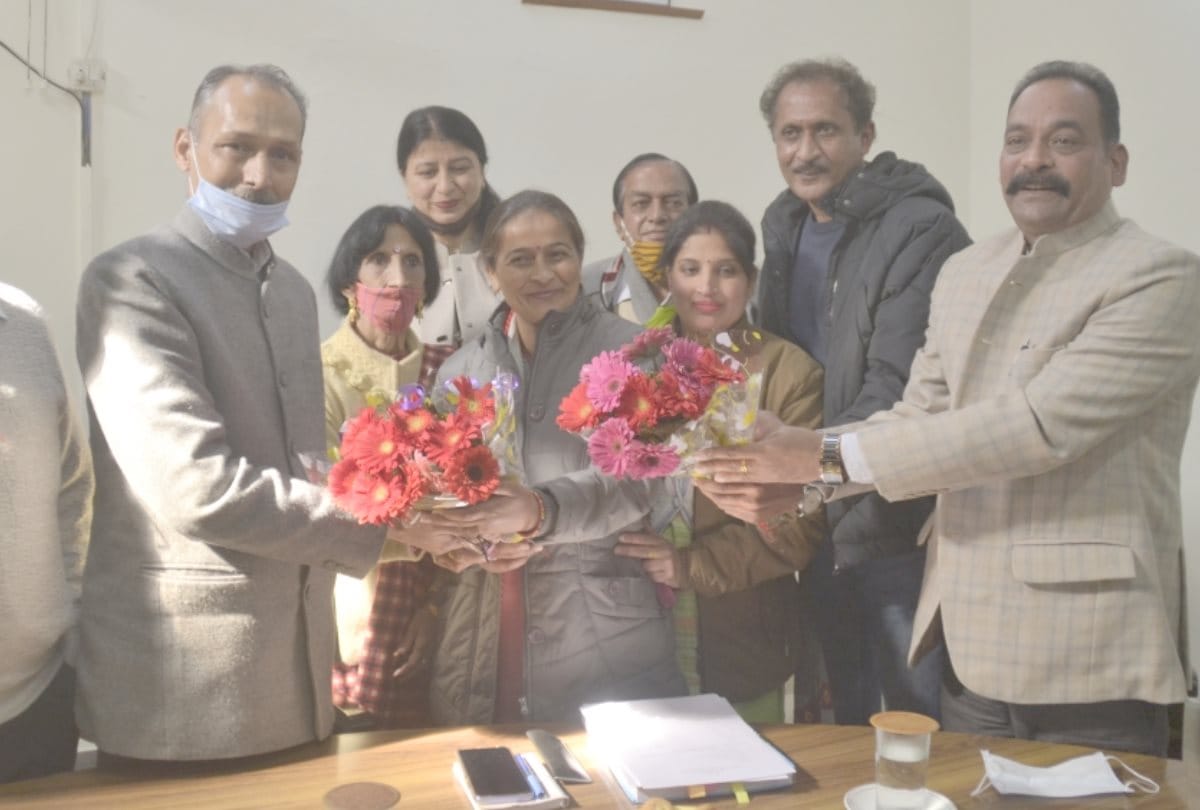 Shyama pundir elected President of municipal council nahan