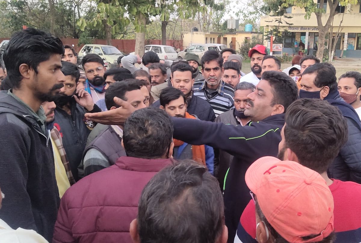 Himachal Panchayat Chunav 2021: ruckus over alleged fake voting in Bainjnath and Una