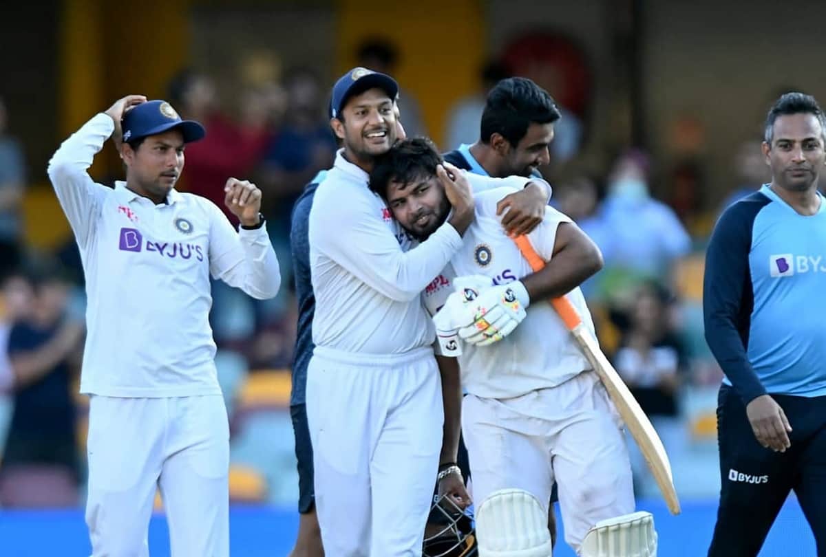 Rishabh Pant happy by comparison to dhoni but want to make his own identity