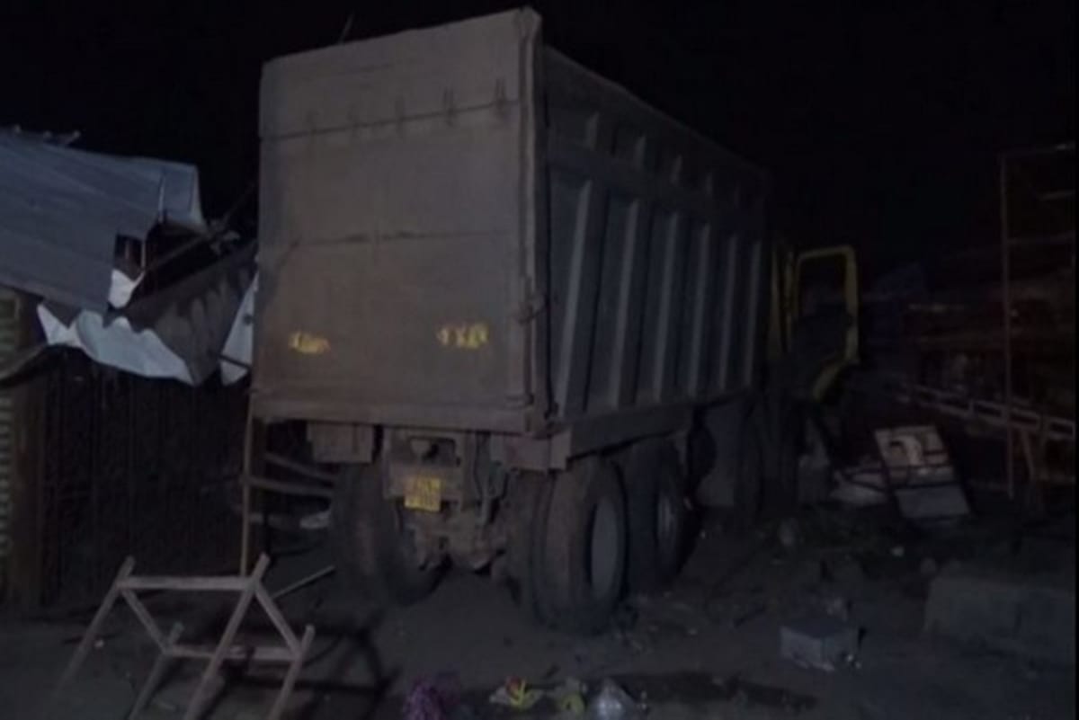 Gujarat truck accident news 15 people died after they were run over by a truck in Kosamba, Surat