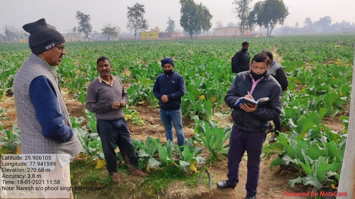 The farmers in charge of the mobile squad are going to the villages and helping the farmers