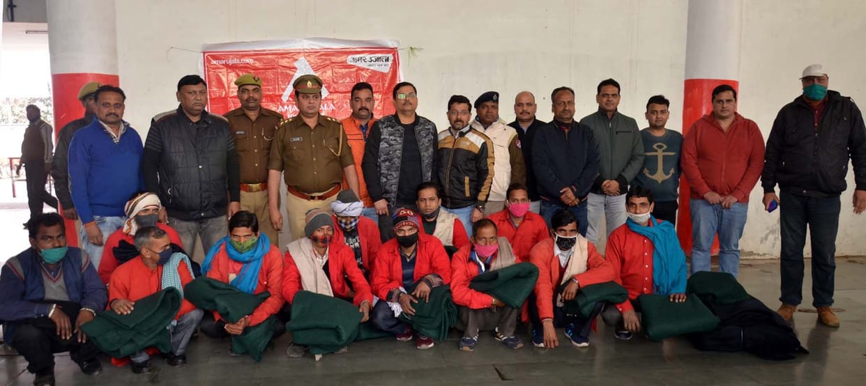 blanket distributed among labour by Amar ujala foundation