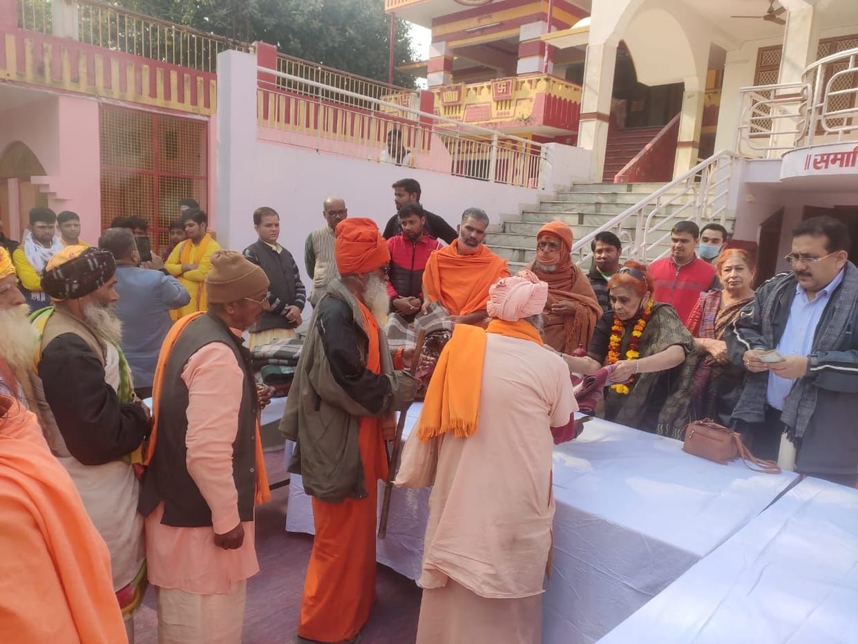 Blankets distributed to sages and saints in Shukdev Ashram