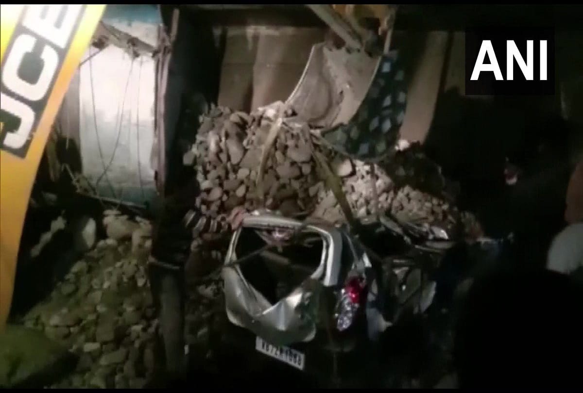 West Bengal Jalpaiguri Road Accident News: several people died in an accident in Dhupguri city of Jalpaiguri district last night due to fog