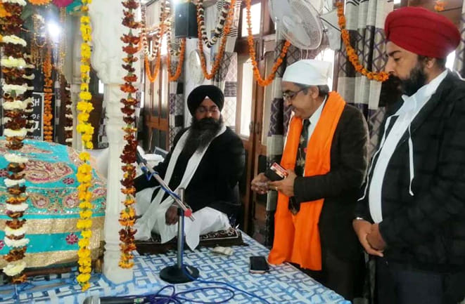 Did the sangat with the gurbani text