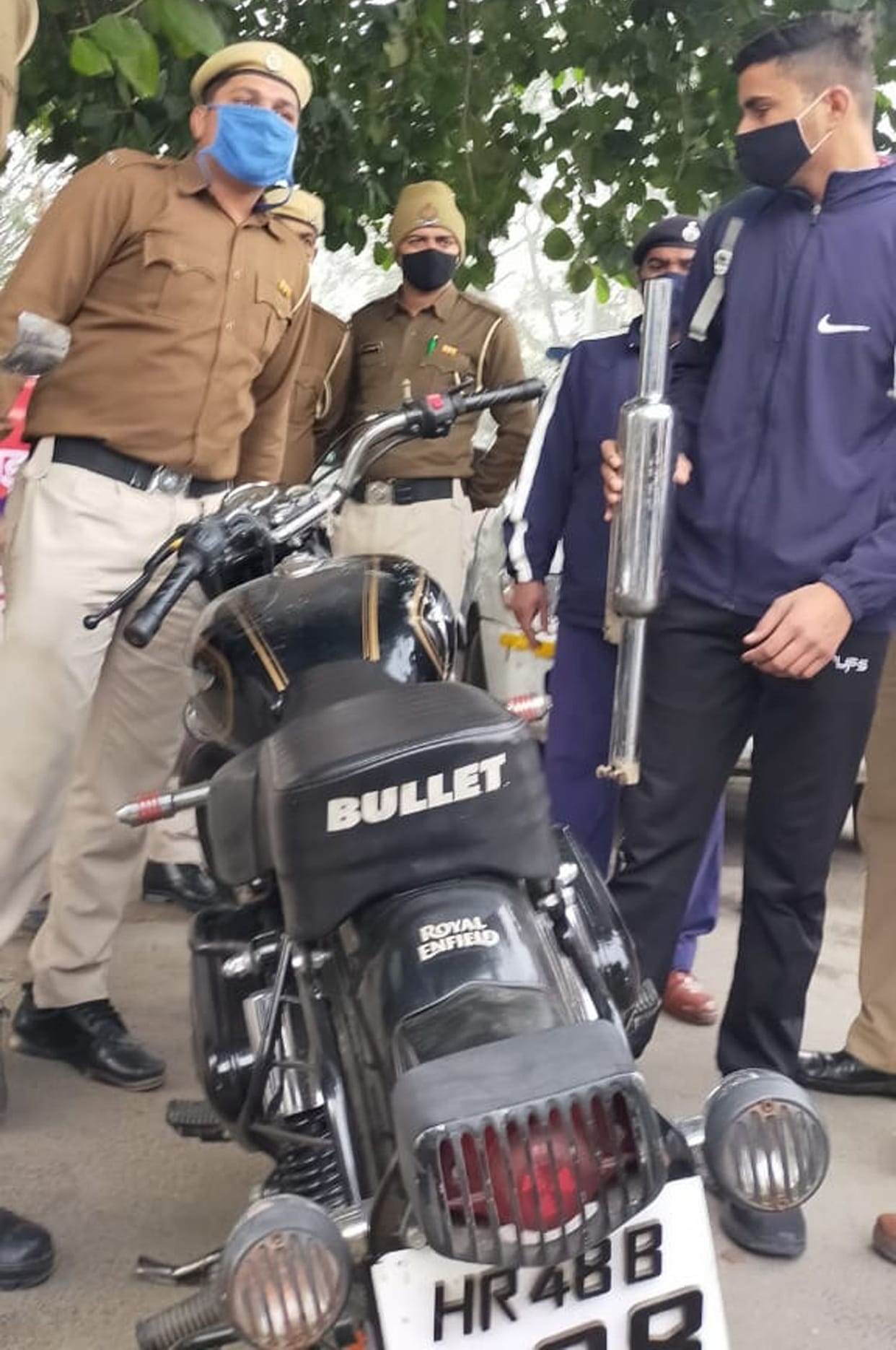 DSP jogindra sharma take action against bike rider and cut his scielencer in Hisar