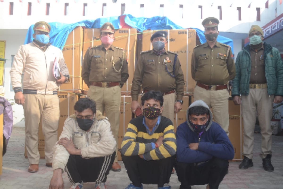 Baghpat: Police disclose robbery of washing machine, three robbers arrested