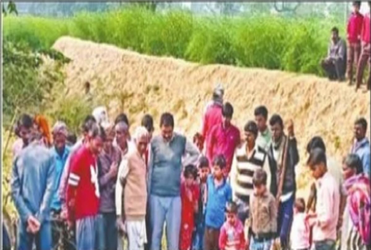 badaun murder case Dead body thrown Forest after killed woman Husband says someone mobile called him