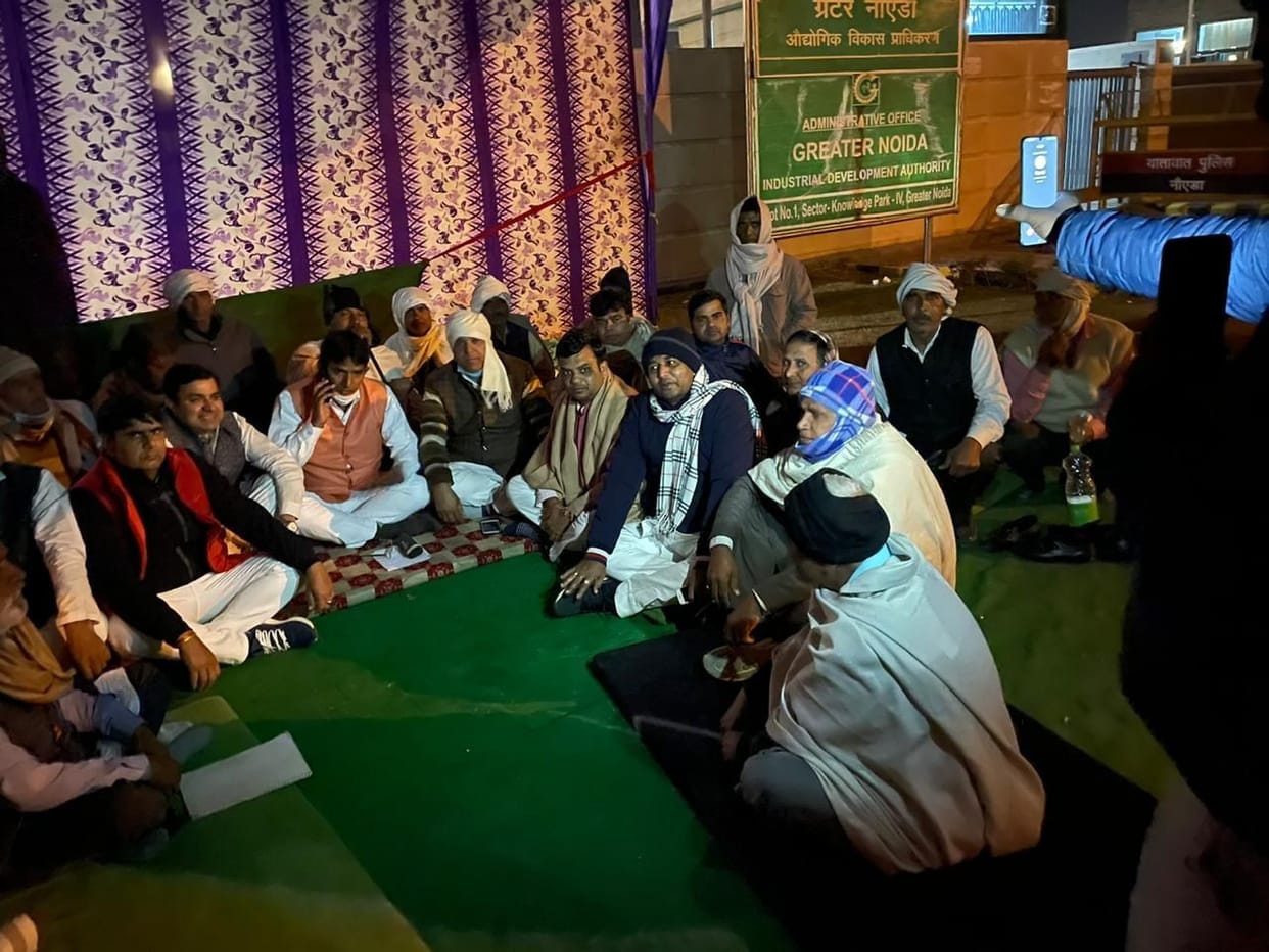 Negotiations with CEO fail, farmers start strike on authority