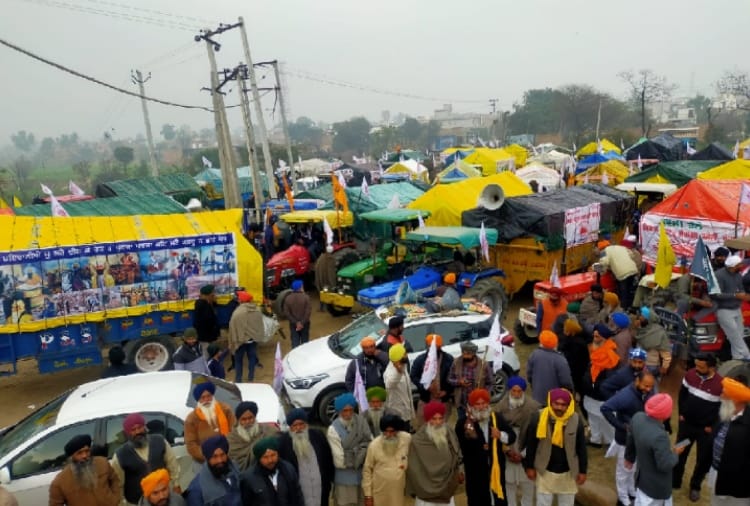 Farmers from Punjab leave for Delhi to participate in tractor rally