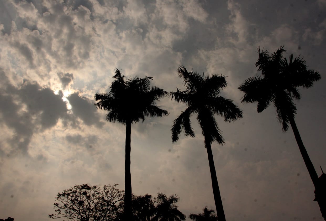 Clouds in the sky, rain expected, melting persists
