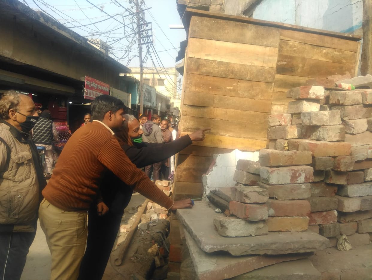 The nephew of the councilor opened fire on the shopkeeper near Kotwali