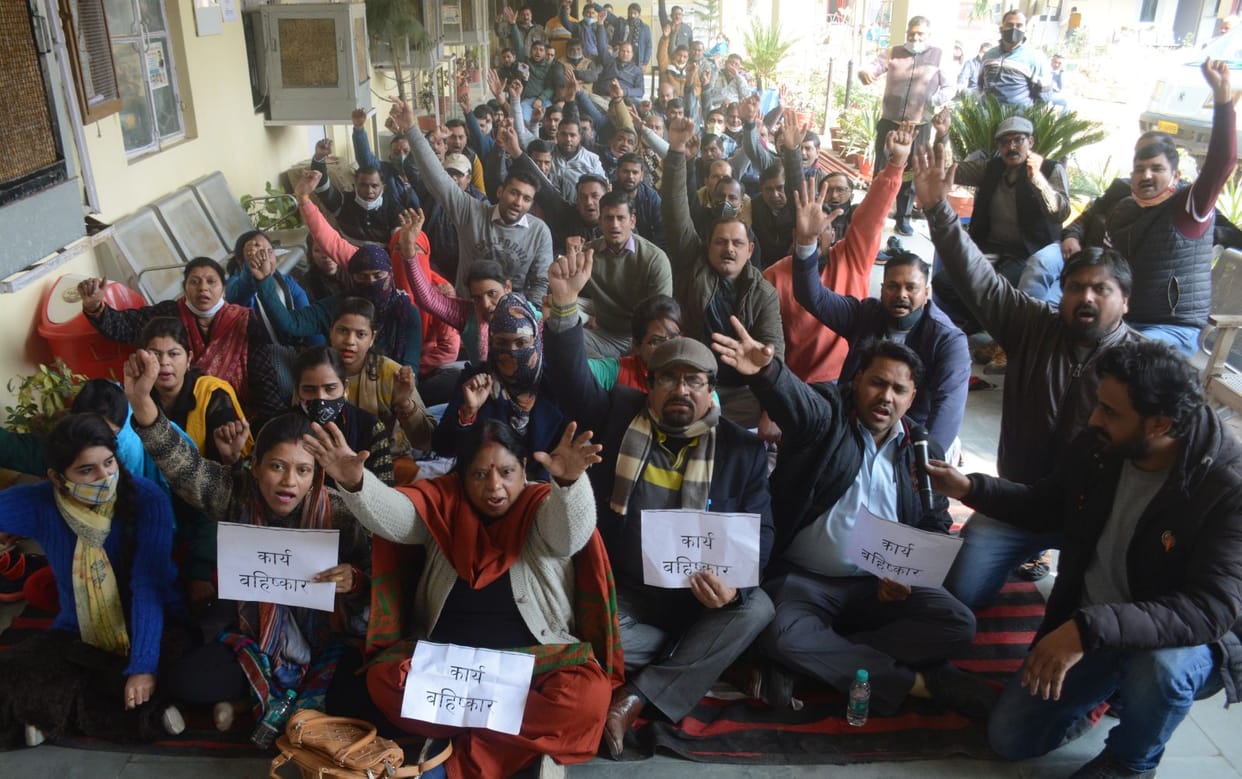 government employees will full strike from 22 january in moradabad