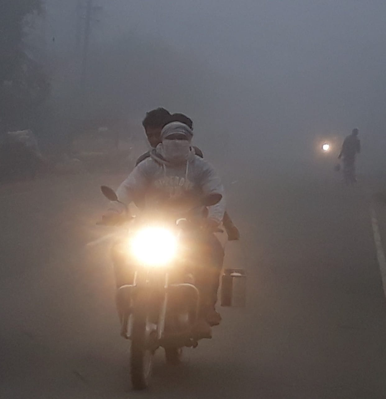 Hathras: Routine affected by fog and cold wave
