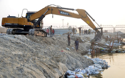 Land of priests inundated on Triveni Marg, crisis in dozens of camps
