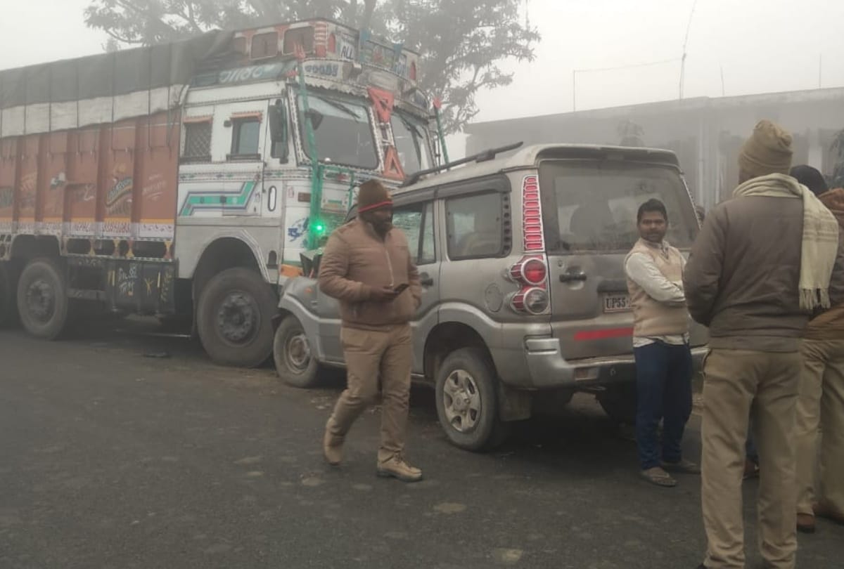 many people injured after road accident between Scorpio and truck at maharajganj