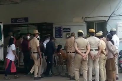 केंद्रीय जेल से अस्पताल ले जाई गईं शशिकला