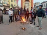 तांडव वेब सीरीज के निर्माता-निर्देशक अली अब्बास, जफर और अभिनेता सैफ अली खान का विद्यार्थी परिषद न