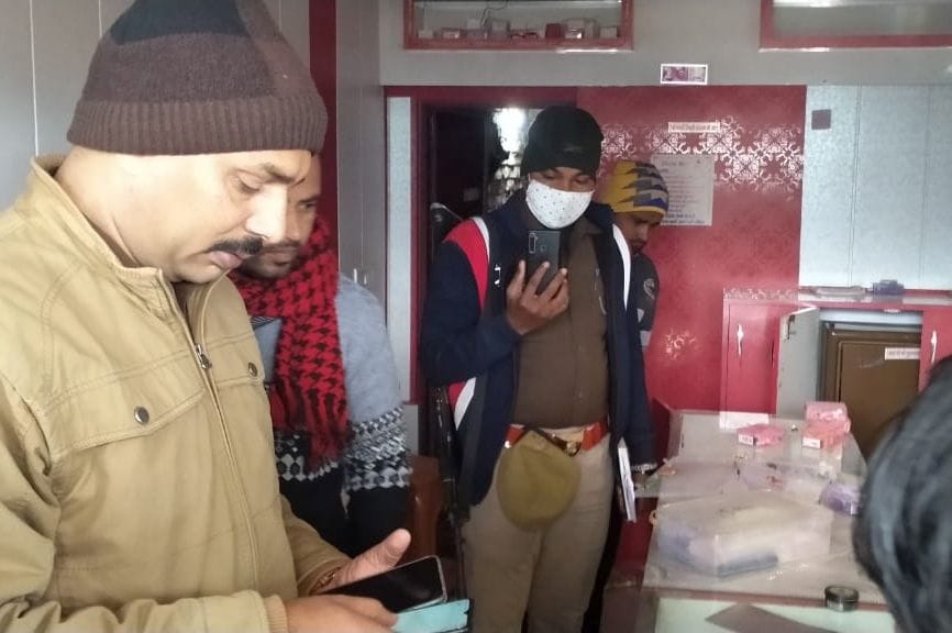 Burglary in the shop of bullion by cutting the dent