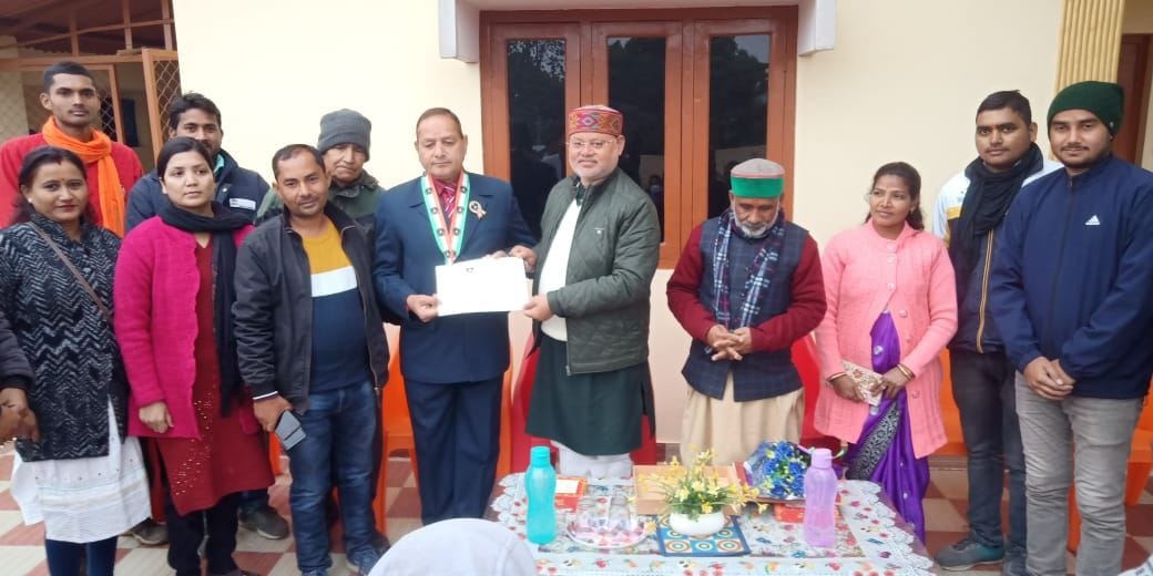 Bathua plant recorded in India book record