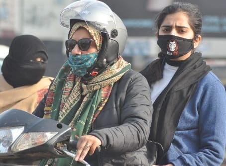 Cold winds shivering, mercury rolled five degrees