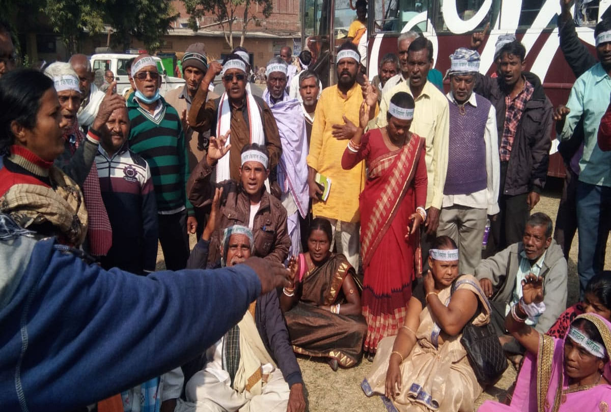 Uproar in Kanpur of farmers going to Orissa to join movement